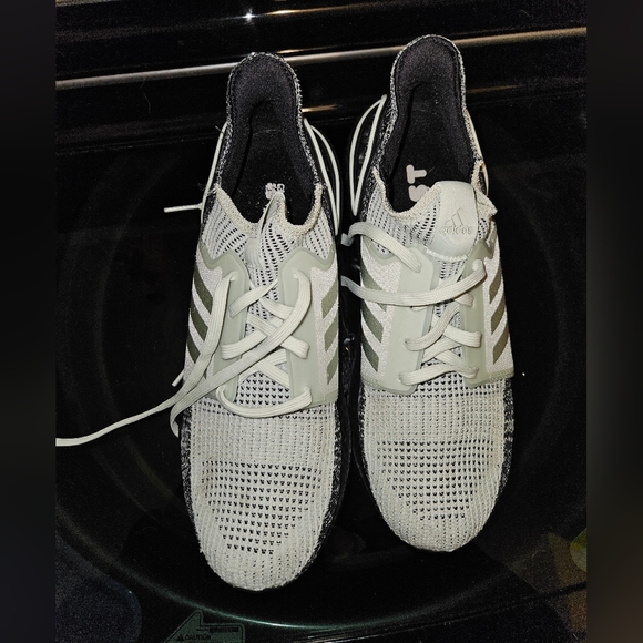 Adidas Ultraboost - Picture 3 of 8